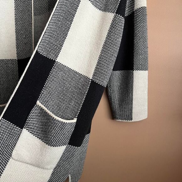 Black & White Windowpane Buffalo Plaid Open, Long, Knit Cardigan. M. - Picture 8 of 8